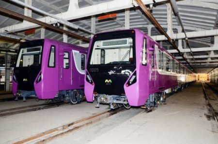 В Баку доставлены еще 4 новых поезда метро