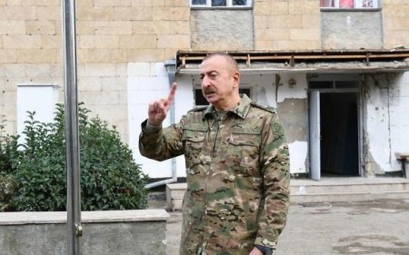 Ильхам Алиев поднял флаг Азербайджана на освобожденных от оккупации землях