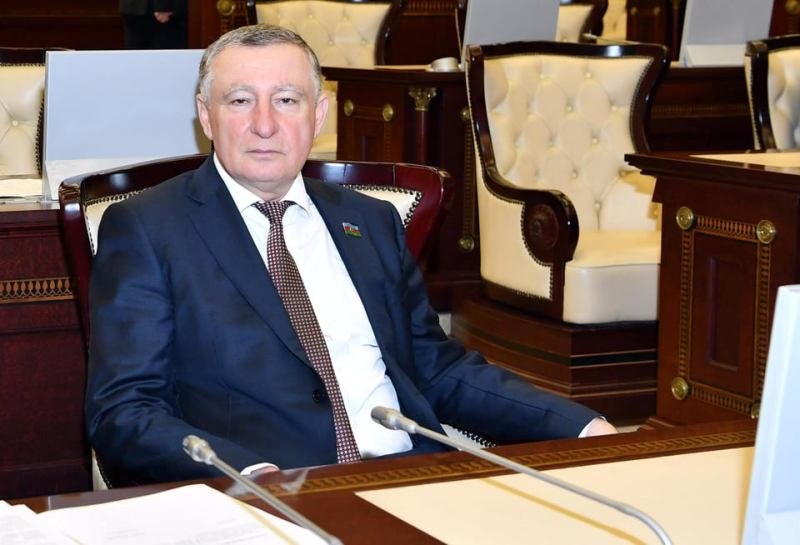 Deputat Məşhur Məmmədov media nümayəndələrini təbrik etdi