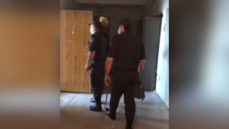 Bakıda polisdən ÖRNƏK ADDIM: övladının qidasını xəstə uşağa gətirdi - VİDEO