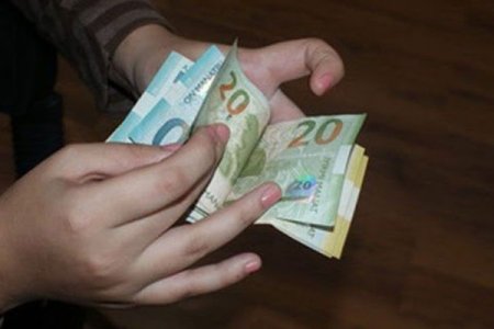 Azərbaycanda deputatların maaşları artırılır