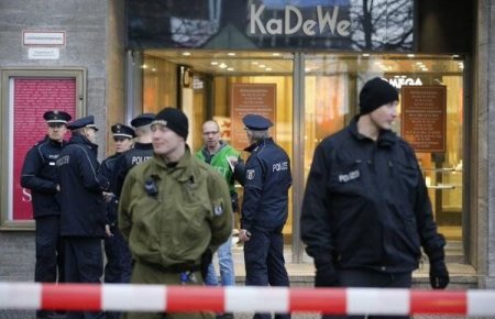 Berlində ticarət mərkəzinə silahlı hücum: Çox sayda yaralı