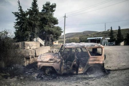 Qondarma rejimin “müdafiə naziri”nin məhv edildiyi avtomobil - FOTO