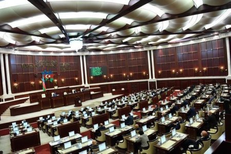 Hərbi qulluqçuların statusu məsələsi parlamentin müzakirəsinə çıxarılır
