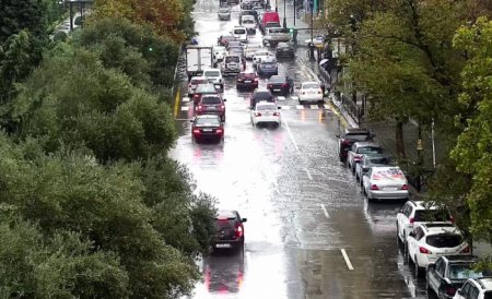Yağış Bakı yollarında hərəkəti çətinləşdirdi - FOTO