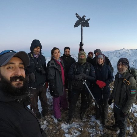 Alpinistlərimiz, Qızılqaya dağ massivinə “2783 şəhid xatirəsinə Xarıbülbül lövhəsini” yerləşdirib -