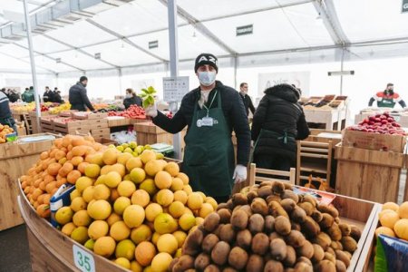 Nazir və səfir Bakıda yarmarkada - FOTO