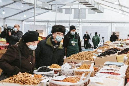 Nazir və səfir Bakıda yarmarkada - FOTO