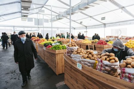 Nazir və səfir Bakıda yarmarkada - FOTO