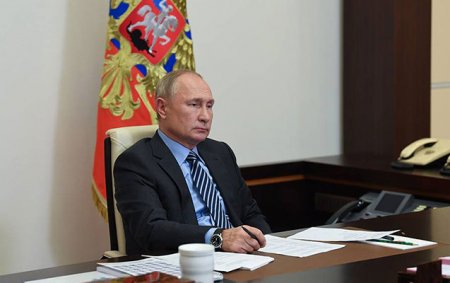 Putinin peyvənd olunması xəbərlərinə Kremldən açıqlama