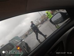 İki yol polisi yolda qalan sürücüyə kömək etdi - FOTO - VİDEO