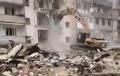 Şuşada qəzalı vəziyyətdə olan binalar sökülür - Video