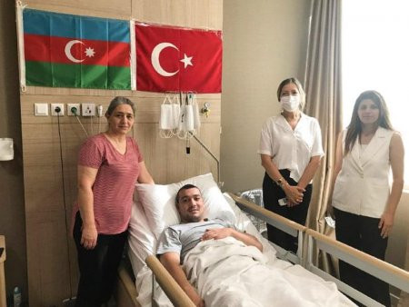 "YAŞAT" Fondunun nümayəndə heyəti Türkiyədə müalicə alan ağır yaralılarımızı ziyarət edib