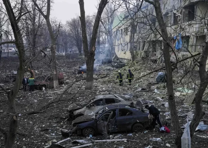 Lavrov vurulan doğum evini "hərbi baza" adlandırdı