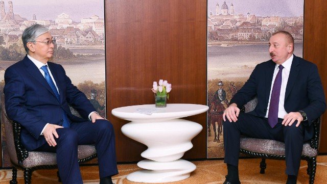 Prezident qazaxıstanlı həmkarına zəng etdi