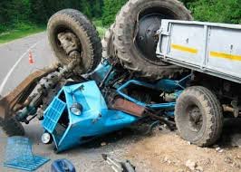 İsmayıllıda traktorun aşması nəticəsində sürücü ölüb, sərnişin xəsarət alıb