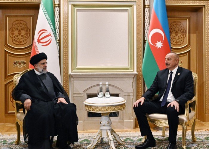 İlham Əliyev İran Prezidenti ilə görüşdü - FOTO