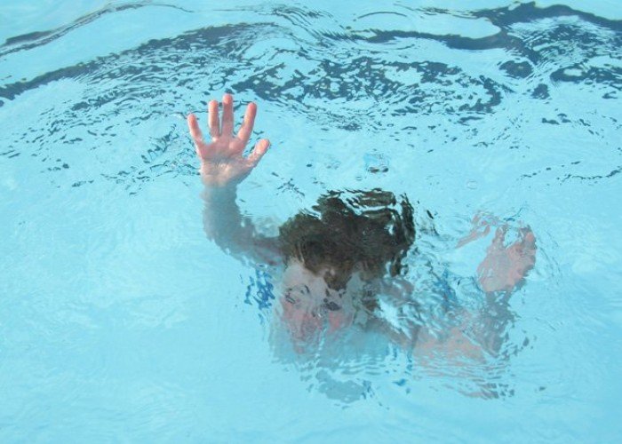 Beyləqanda 3 yaşlı qız hovuzda boğuldu