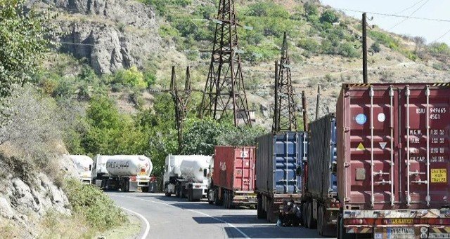 Sürücülər yolu bağladı - Ermənistanda etiraz (VİDEO) 