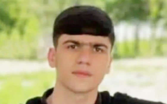 17 yaşlı oğlan çayxanada qəfil öldü - Foto