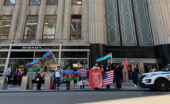 Azərbaycan icması “Human Rights Watch” təşkilatının Nyu-Yorkdakı qərargahı önündə piket keçirib - FOTO