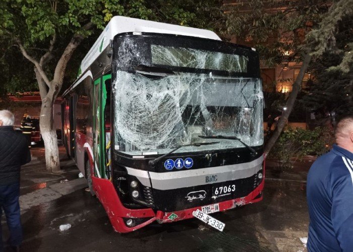 "Baku Bus"ın avtobusu marketə girdi - VİDEO