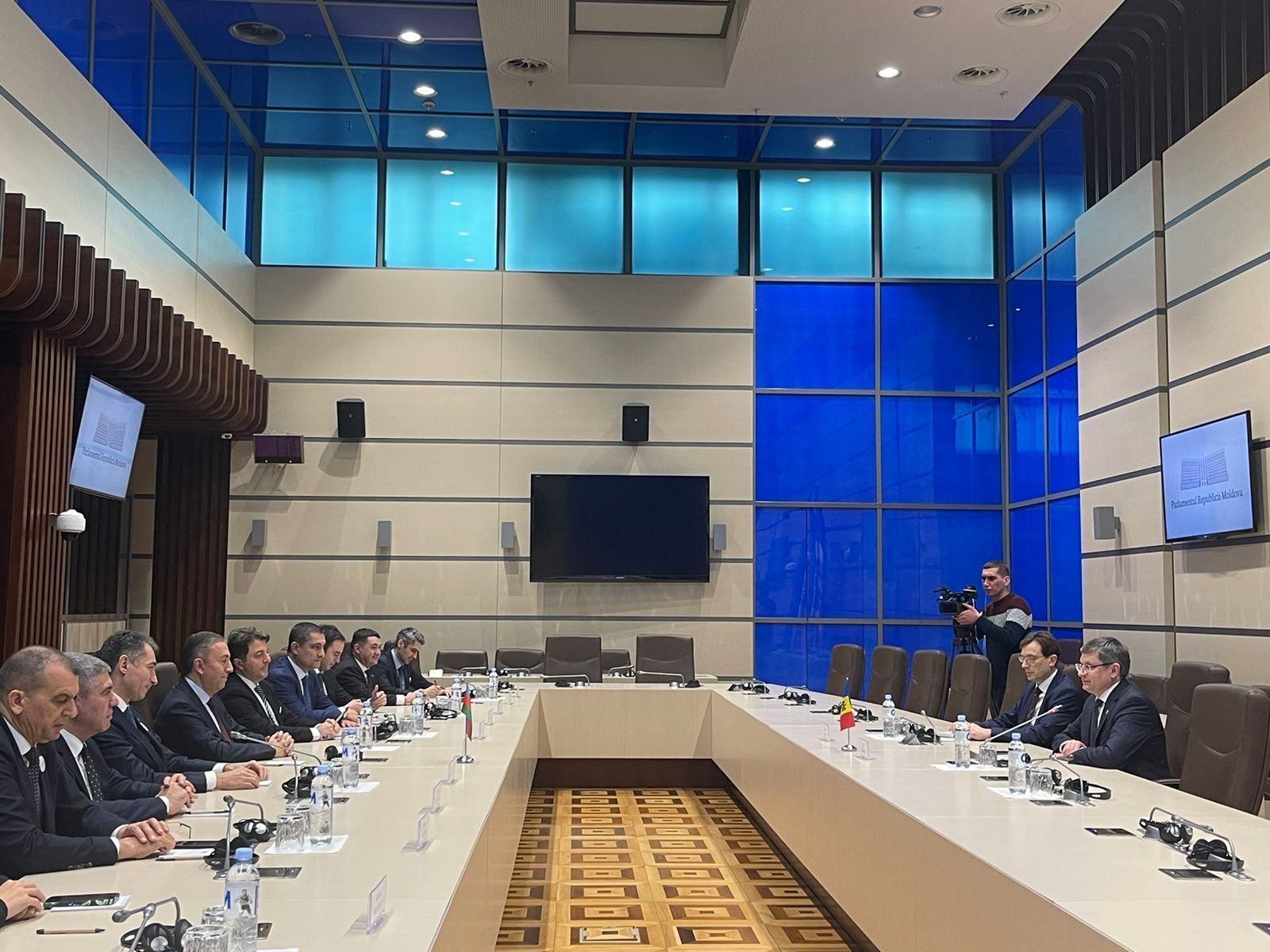 Moldova Parlamentinin sədri İqor Qrosu Milli Məclisin nümayəndə  heyəti ilə görüşüb
