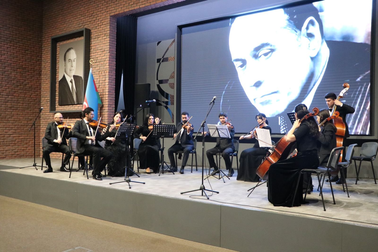 ASAPES-də Ümummilli lider Heydər Əliyevin anadan olmasının 100-cü ildönümünə həsr edilmiş konsert olub