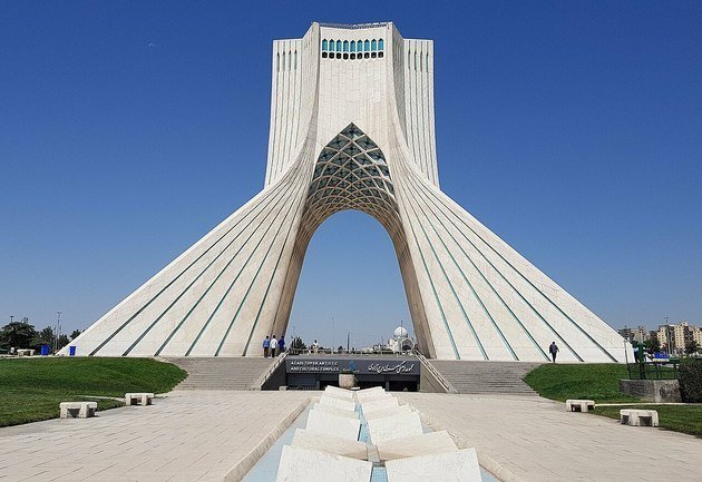 İran 40 ildən artıqdır ki, sanksiyalar altında necə yaşayır: mübarizə təcrübəsi