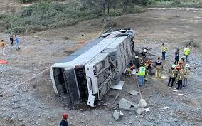 Türkiyədə hava limanı personalını daşıyan avtobus aşdı -