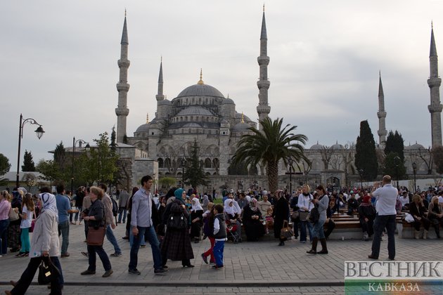 İstanbuldan qanunsuz miqrantların çıxarılması davam edir