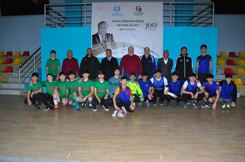 Gənclər və yeniyetmələr arası mini futbol üzrə Qazax rayon turnirinə start verilib - FOTOLAR