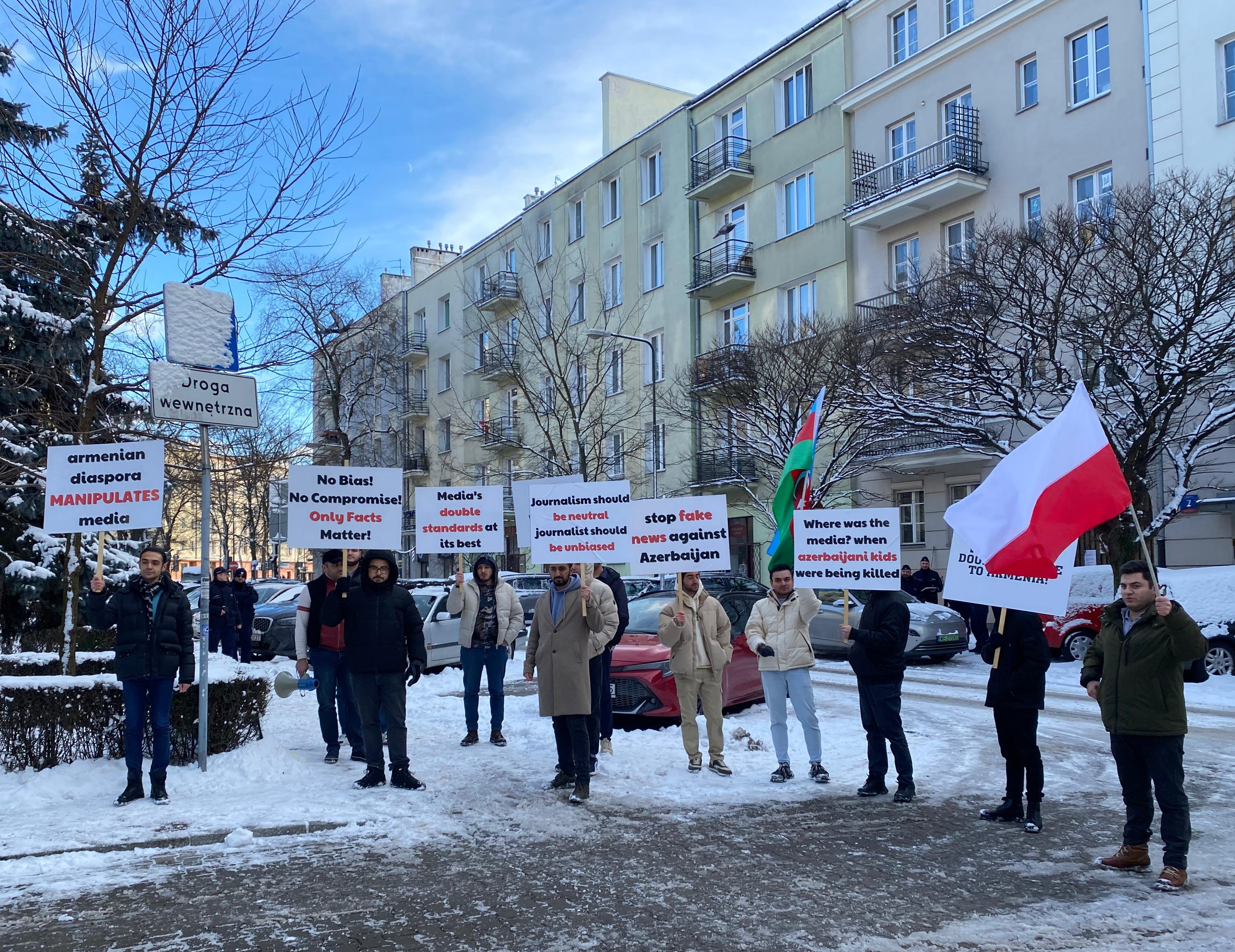 Varşavada azərbaycanlılar etiraza qalxdı - Foto