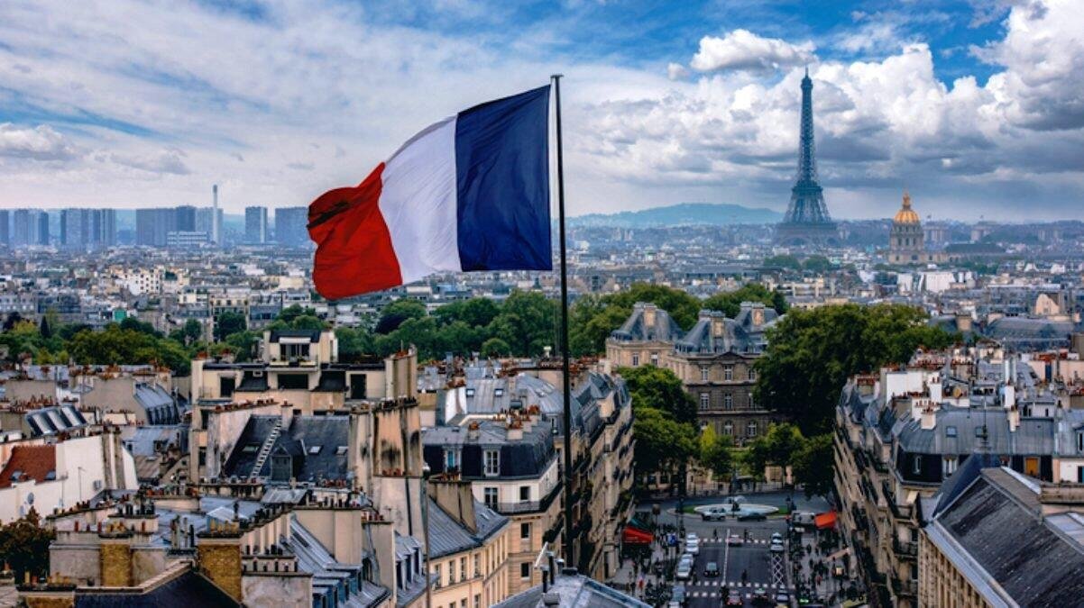 Fransanın növbəti diplomatları qovulub - “Observer Online” yazır