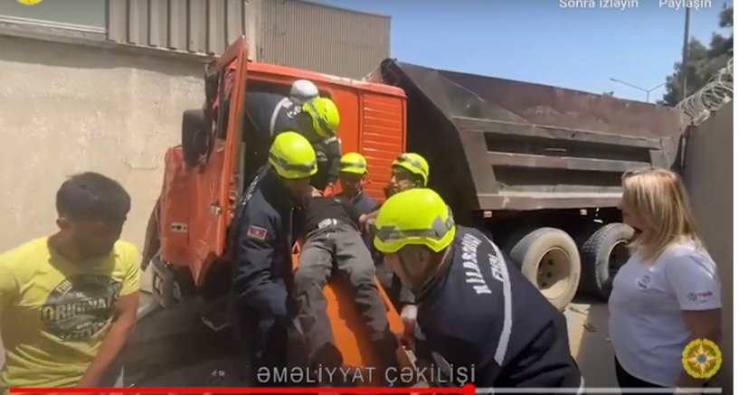 “KAMAZ”da sıxılmış qalan sürücü xilas edildi - Video
