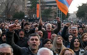 İrəvanda polislə etirazçılar arasında toqquşma -