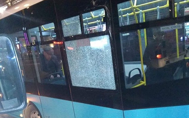 Marşrut avtobusu “qırmızı”da keçib qəza törətdi - Ölənlər var