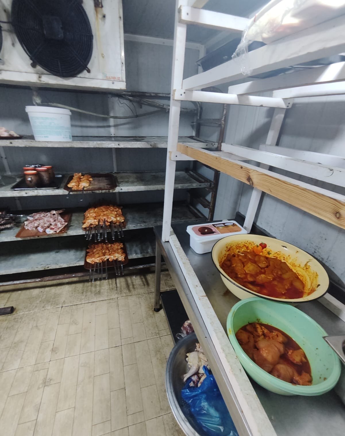 "Xarı Bülbül" restoranında nöqsanlar aşkarlandı