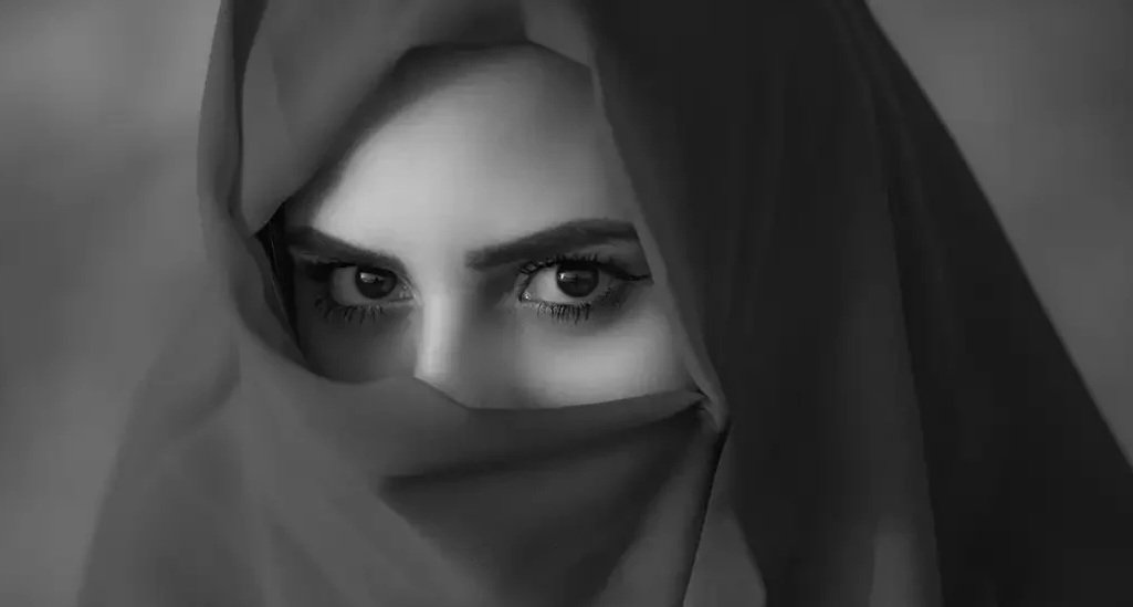 Qırğızıstan rəhbəri  niqab və burka taxmağı şərh edib