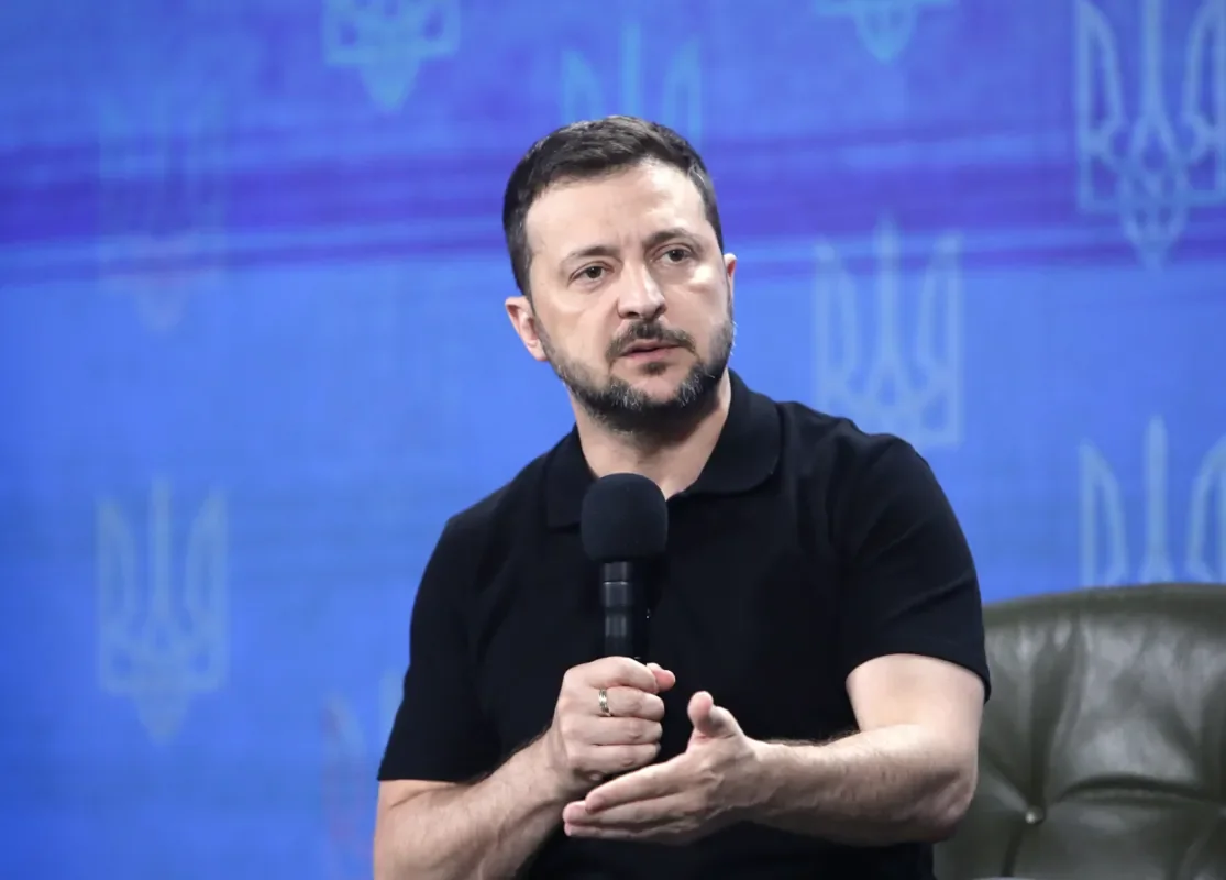 Zelenski Çini Rusiya Federasiyasına artilleriya və barıt verməkdə ittiham edib