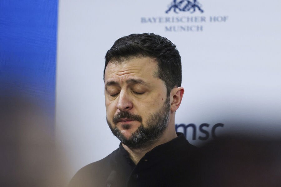 Tramp Zelenskiyə xor baxır