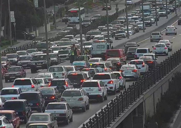 Bakının bu yollarında tıxac var