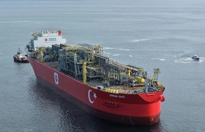 Türkiyə açıq dənizə ilk üzən qaz platformasını göndərdi