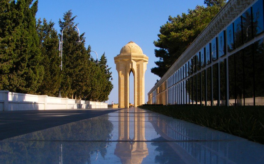 Şəhidlər xiyabanında çəkilişlərə məhdudiyyət və geyim qadağalarının tətbiqi təklif olunur
