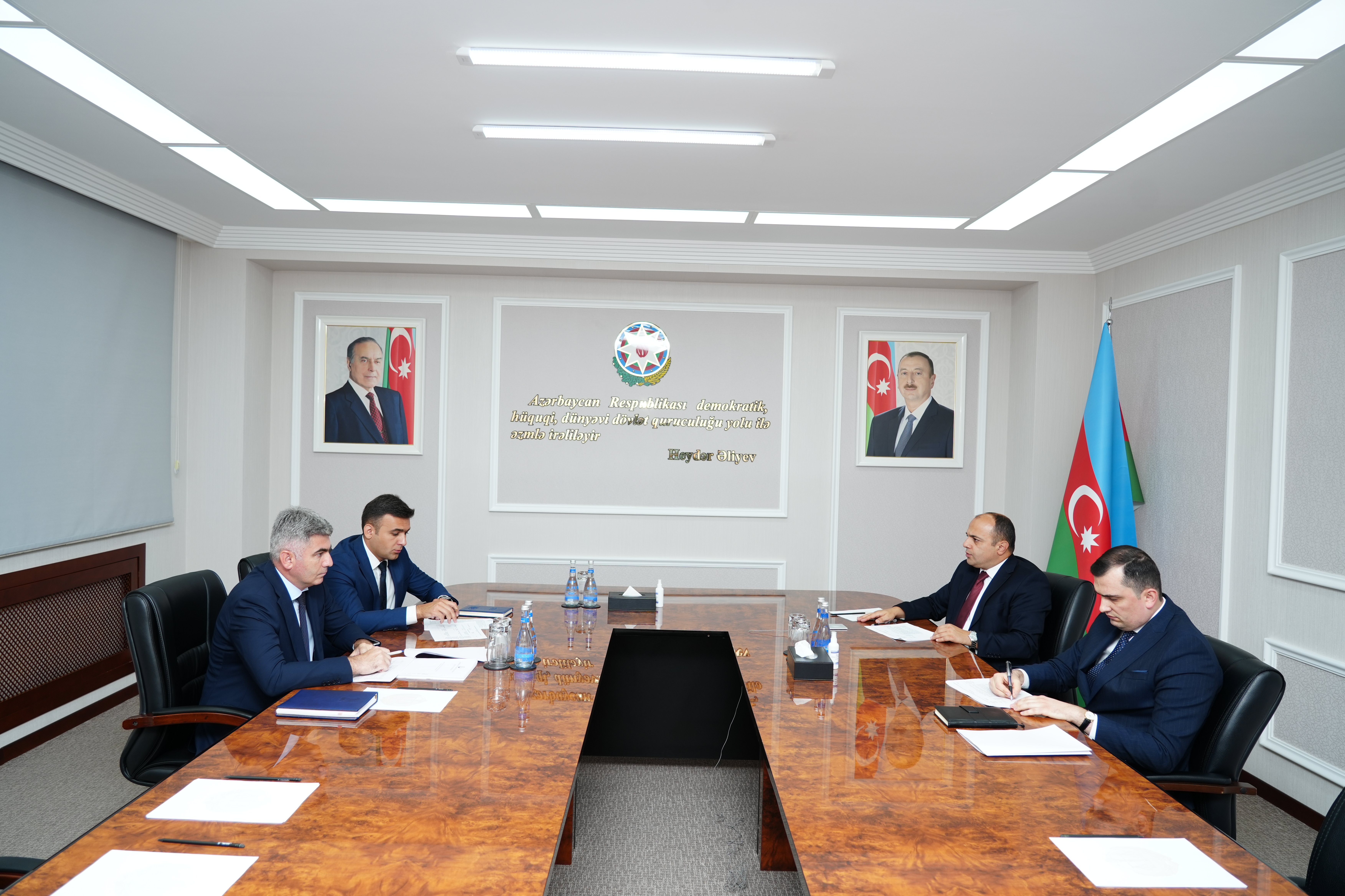 Ədliyyə nazirinin müavini Mübariz Əhmədov bölgələrdə yaşayan vətəndaşların müraciətlərini dinləyib