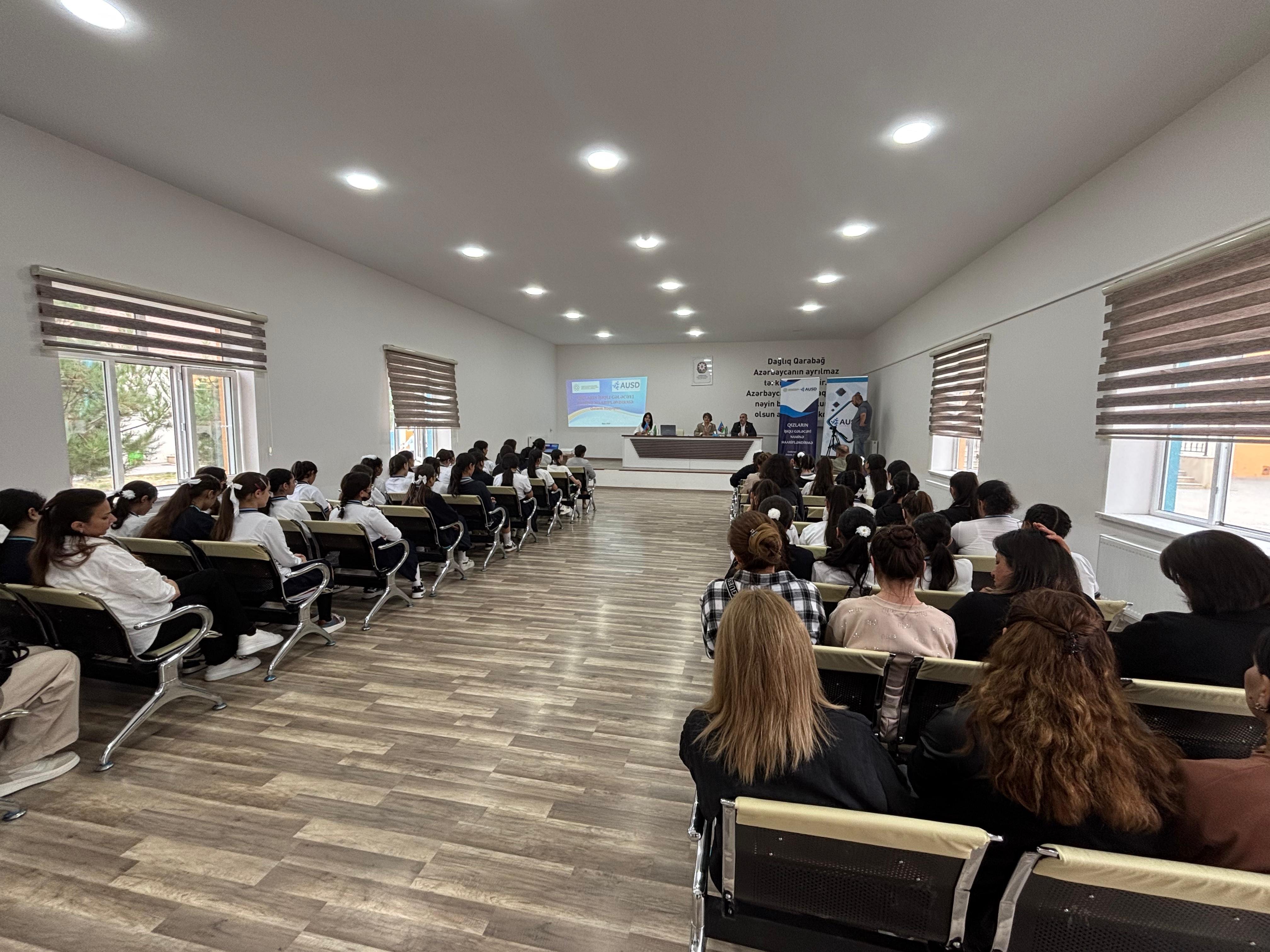 “Qızların işıqlı gələcəyi naminə maarifləndirmə” layihəsi çərçivəsində Salyanda tədbir keçirilib - FOTOLAR