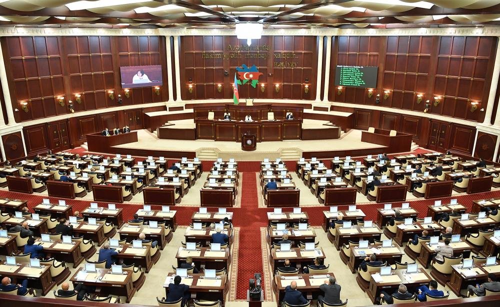 Deputatlar bu gün toplaşır - Gündəlikdə 17 məsələ var