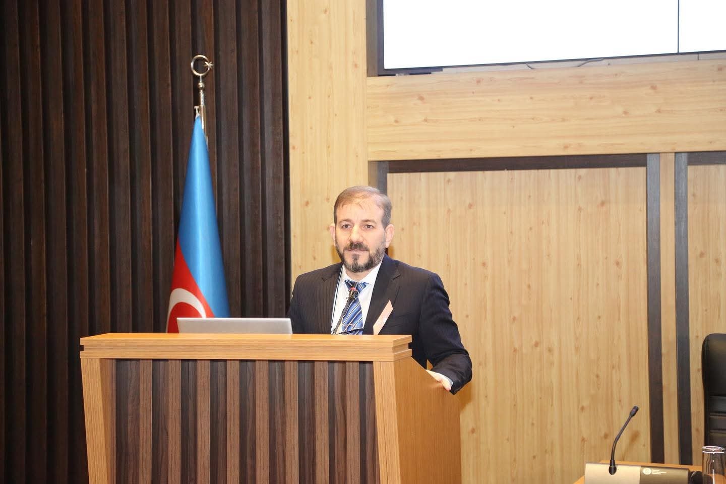 Yeni Klinikada “Çəhrayı lent” adlı maarifləndirmə seminarı baş tutub