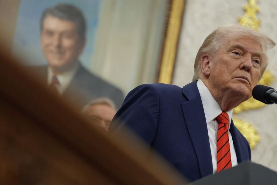 Tramp mikroçip istehsalının ABŞ-a köçürüldüyünü elan etdi