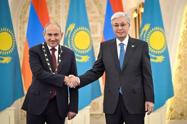 Tokayev Paşinyana Qazaxıstanın ən yüksək ordeni ilə təltif etdi